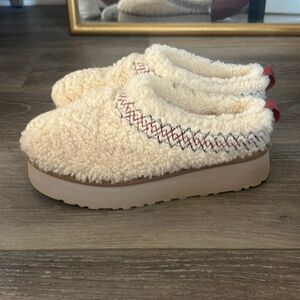 UGG Tazz braided platform Sherpa clog. Size 11. Like new.